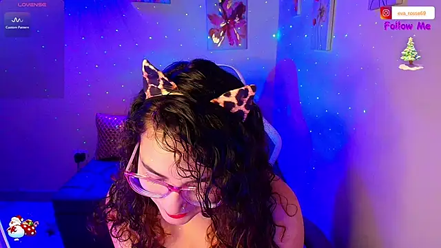 Snapshot of eva_rosse69 chatting on 11/28/25, 12:05 eva rosse69 online show from 11/28/25, 12:05