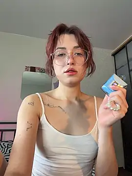 Evangeline Lawrence  online show from 05/17/26, 02:50