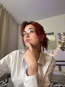 Evangeline Lawrence  online show from 12/01/25, 07:59