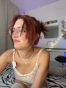 Evangeline Lawrence  online show from 11/19/25, 05:13