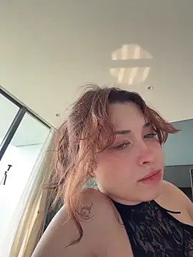 Evangeline Lawrence  online show from 04/05/26, 01:01