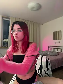 Evangeline Lawrence  online show from 02/12/25, 02:43