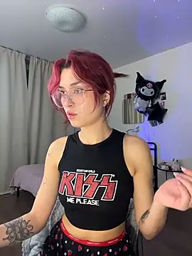 Evangeline Lawrence  online show from 11/11/25, 04:35