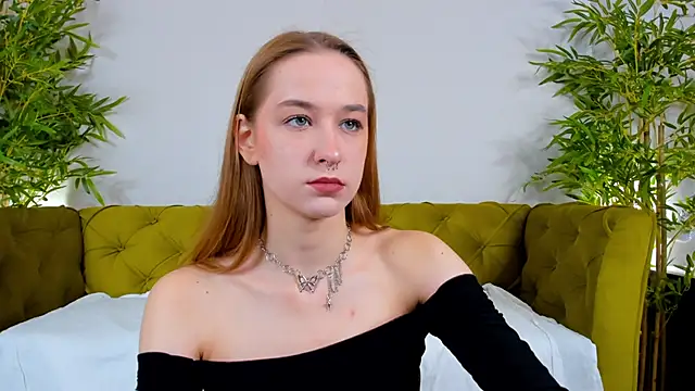Snapshot of Sweett_Monica chatting on 10/01/25, 01:00 Sweett Monica online show from 10/01/25, 01:00