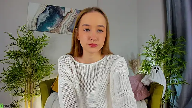 Snapshot of Sweett_Monica chatting on 10/30/25, 01:04 Sweett Monica online show from 10/30/25, 01:04