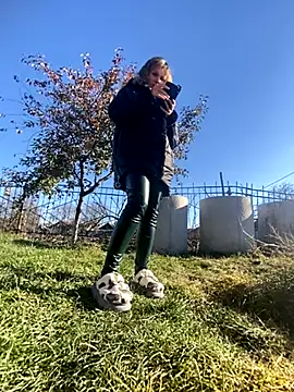 Anita-Smith online show from 10/31/25, 07:49