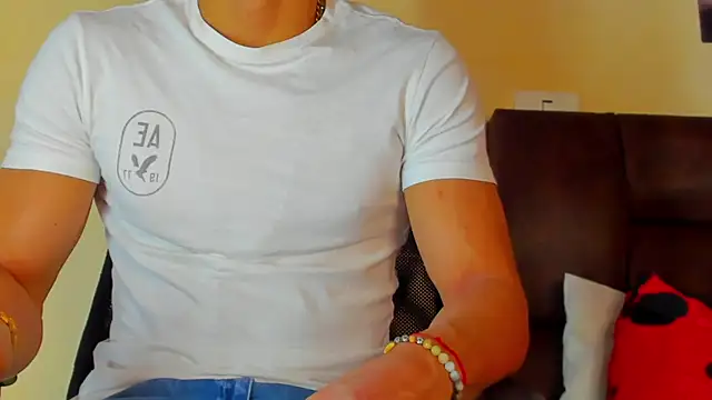 Snapshot of MikeRoss7777 chatting on 07/02/26, 11:05 MikeRoss7777 online show from 07/02/26, 11:05