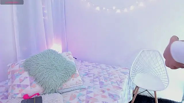 Snapshot of andrea_osorio_ chatting on 12/15/25, 11:38 andrea osorio online show from 12/15/25, 11:38