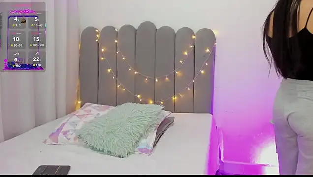 Snapshot of andrea_osorio_ chatting on 10/22/25, 01:43 andrea osorio online show from 10/22/25, 01:43