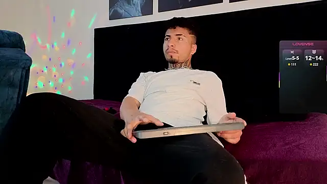 JuanCamiilo 66 online show from 04/12/26, 05:49