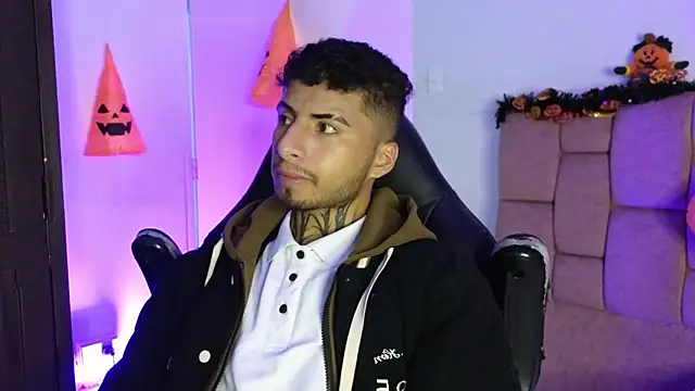 JuanCamiilo 66 online show from 10/28/25, 02:45