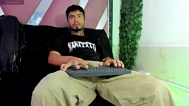 JuanCamiilo 66 online show from 03/03/26, 01:07