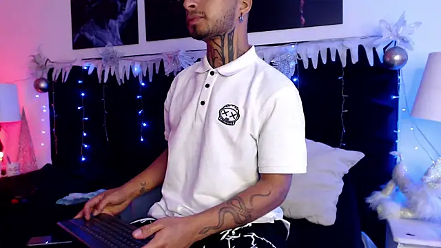 JuanCamiilo 66 online show from 11/28/25, 02:56