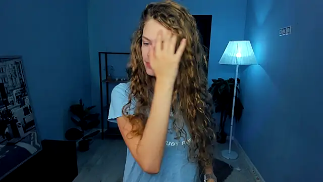 RayaNenlia online show from 10/21/25, 05:07