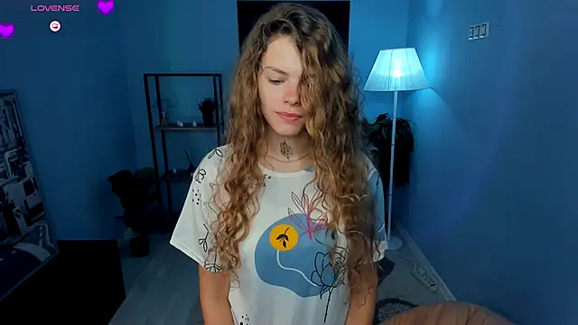 RayaNenlia online show from 09/29/25, 05:03