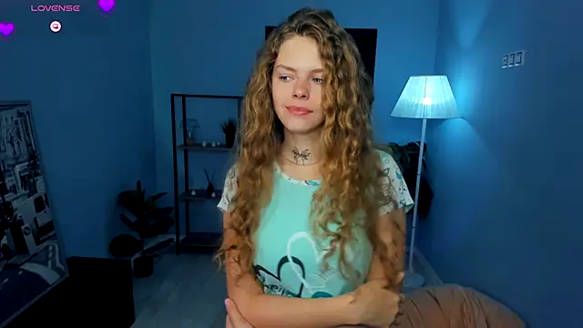 RayaNenlia online show from 10/19/25, 05:10