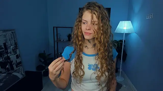 RayaNenlia online show from 10/28/25, 05:08