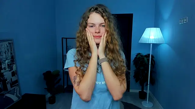 RayaNenlia online show from 11/30/25, 05:08