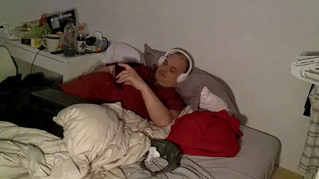 caressonnous online show from 10/23/25, 07:23