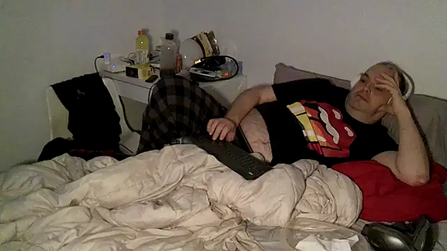 caressonnous online show from 10/22/25, 03:33