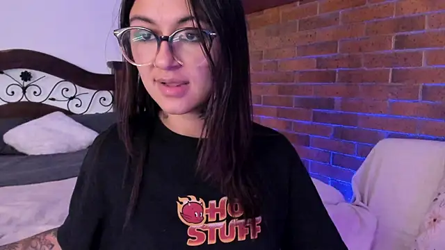 Snapshot of noemi_foxxx chatting on 02/11/25, 03:51 noemi foxxx online show from 02/11/25, 03:51