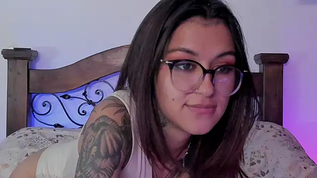 Snapshot of noemi_foxxx chatting on 01/17/25, 02:28 noemi foxxx online show from 01/17/25, 02:28