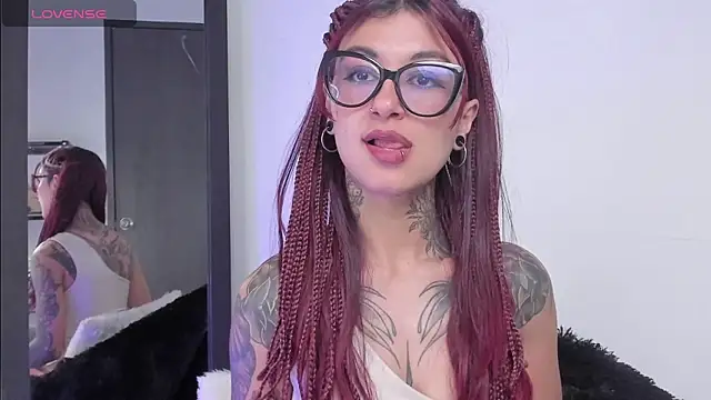 Snapshot of noemi_foxxx chatting on 05/05/26, 02:42 noemi foxxx online show from 05/05/26, 02:42