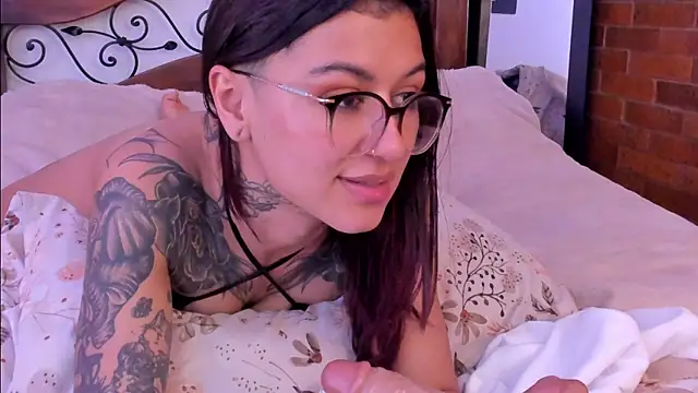 Snapshot of noemi_foxxx chatting on 03/22/25, 06:36 noemi foxxx online show from 03/22/25, 06:36
