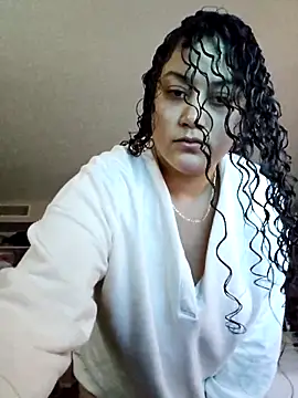 Snapshot of honeeyyy_pot chatting on 02/20/26, 06:26 honeeyyy pot online show from 02/20/26, 06:26