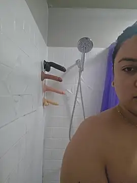 Snapshot of honeeyyy_pot chatting on 01/18/26, 10:29 honeeyyy pot online show from 01/18/26, 10:29