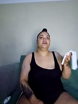 Snapshot of honeeyyy_pot chatting on 04/02/26, 12:18 honeeyyy pot online show from 04/02/26, 12:18