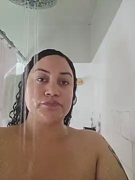 Snapshot of honeeyyy_pot chatting on 11/13/25, 05:55 honeeyyy pot online show from 11/13/25, 05:55