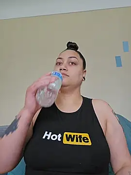 Snapshot of honeeyyy_pot chatting on 04/12/26, 09:29 honeeyyy pot online show from 04/12/26, 09:29