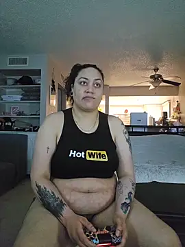 Snapshot of honeeyyy_pot chatting on 02/01/26, 01:04 honeeyyy pot online show from 02/01/26, 01:04