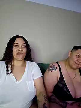 Snapshot of honeeyyy_pot chatting on 03/24/26, 02:22 honeeyyy pot online show from 03/24/26, 02:22