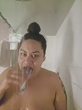 Snapshot of honeeyyy_pot chatting on 12/01/25, 09:10 honeeyyy pot online show from 12/01/25, 09:10