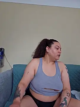 Snapshot of honeeyyy_pot chatting on 03/15/26, 08:38 honeeyyy pot online show from 03/15/26, 08:38