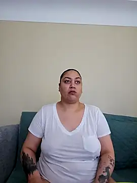 Snapshot of honeeyyy_pot chatting on 04/02/26, 07:42 honeeyyy pot online show from 04/02/26, 07:42