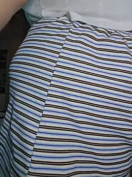 Snapshot of honeeyyy_pot chatting on 11/22/25, 08:35 honeeyyy pot online show from 11/22/25, 08:35