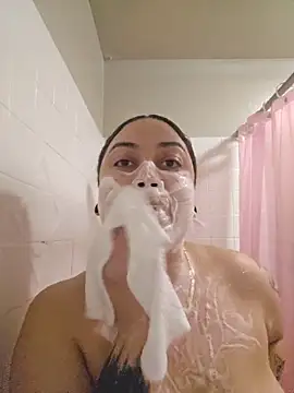 Snapshot of honeeyyy_pot chatting on 12/20/25, 05:21 honeeyyy pot online show from 12/20/25, 05:21