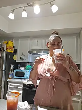 Snapshot of honeeyyy_pot chatting on 02/08/26, 10:02 honeeyyy pot online show from 02/08/26, 10:02