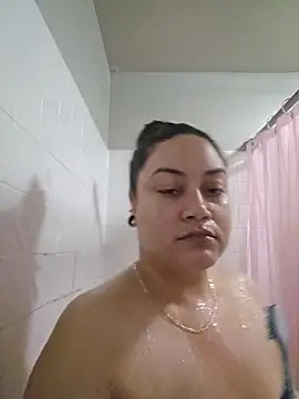 Snapshot of honeeyyy_pot chatting on 12/22/25, 06:13 honeeyyy pot online show from 12/22/25, 06:13