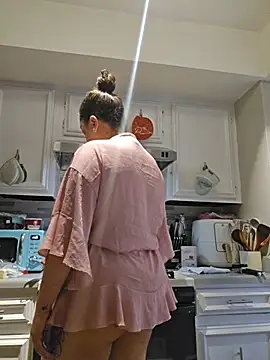 Snapshot of honeeyyy_pot chatting on 11/29/25, 08:31 honeeyyy pot online show from 11/29/25, 08:31