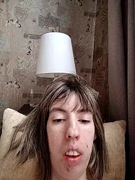 Snapshot of Unusual_G chatting on 11/18/25, 06:28 Unusual G online show from 11/18/25, 06:28