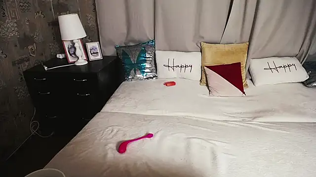 Snapshot of Unusual_G chatting on 12/16/25, 06:17 Unusual G online show from 12/16/25, 06:17