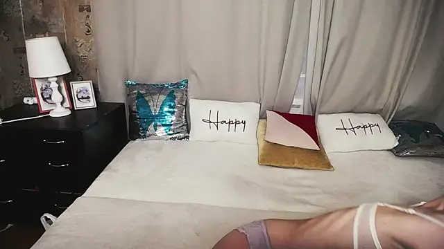 Snapshot of Unusual_G chatting on 12/17/25, 06:29 Unusual G online show from 12/17/25, 06:29