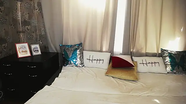 Snapshot of Unusual_G chatting on 09/17/25, 05:20 Unusual G online show from 09/17/25, 05:20