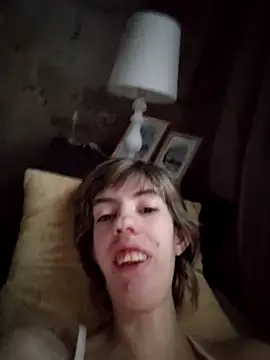 Snapshot of Unusual_G chatting on 11/17/25, 06:17 Unusual G online show from 11/17/25, 06:17