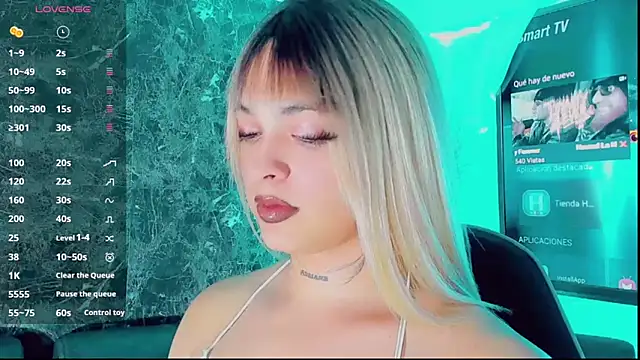 Emmaa Saenz  online show from 12/21/25, 08:53