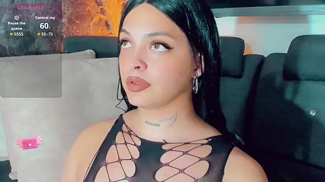Emmaa Saenz  online show from 05/29/26, 10:05